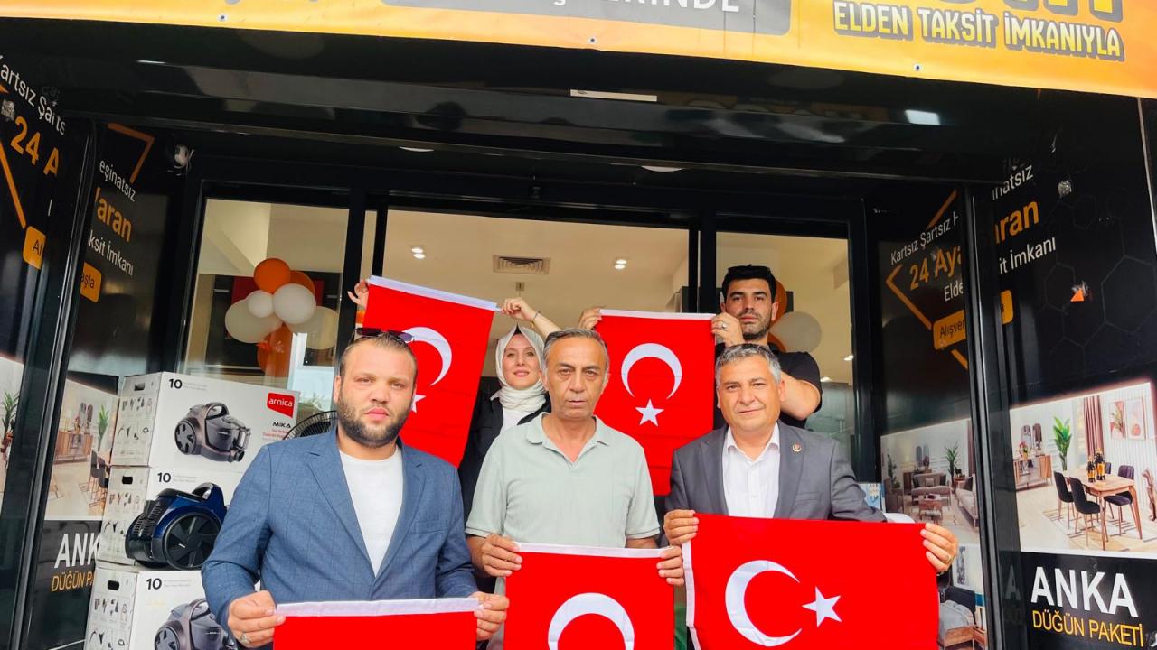BBP Muğla’dan dikkat çeken hamle: Bir bayrak yakıldı, 48 bayrakla cevap verildi!