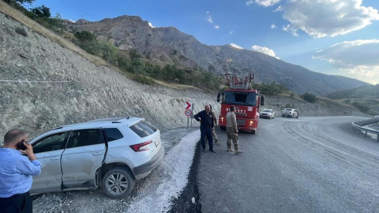 Hakkari-Van karayolunda trafik kazası: 3 yaralı Hakkari-Van karayolunda trafik kazası: 3 yaralı