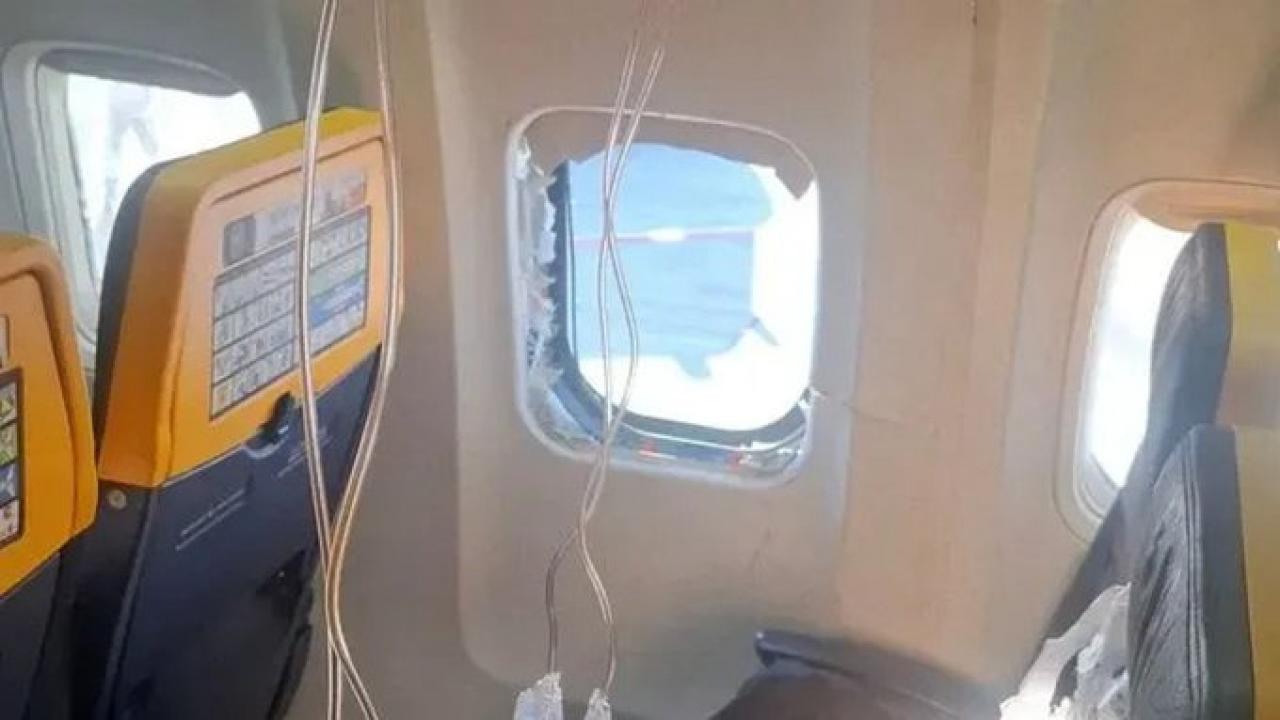 Havada korku dolu anlar: Uçağın motor pervanesi koptu!