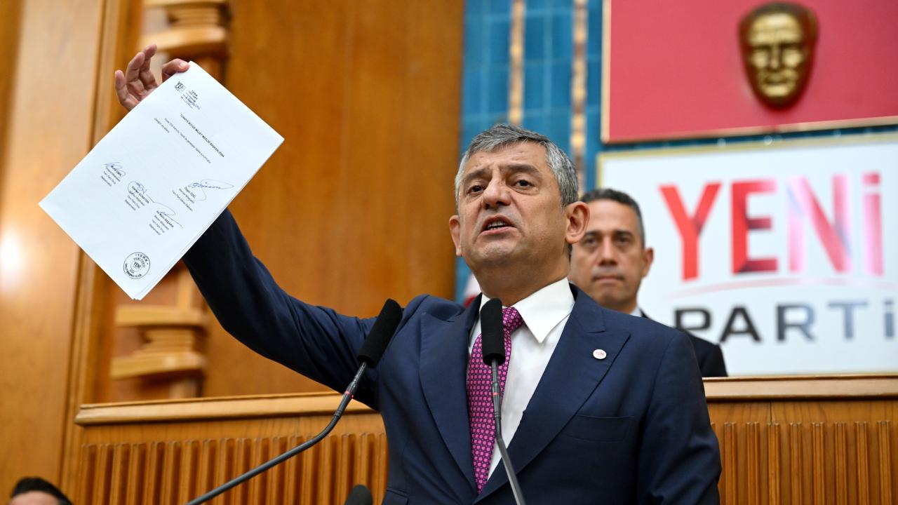 İstifaların ardı arkası kesilmiyor! Yeni Parti'nin üye oyunu ifşa oldu!