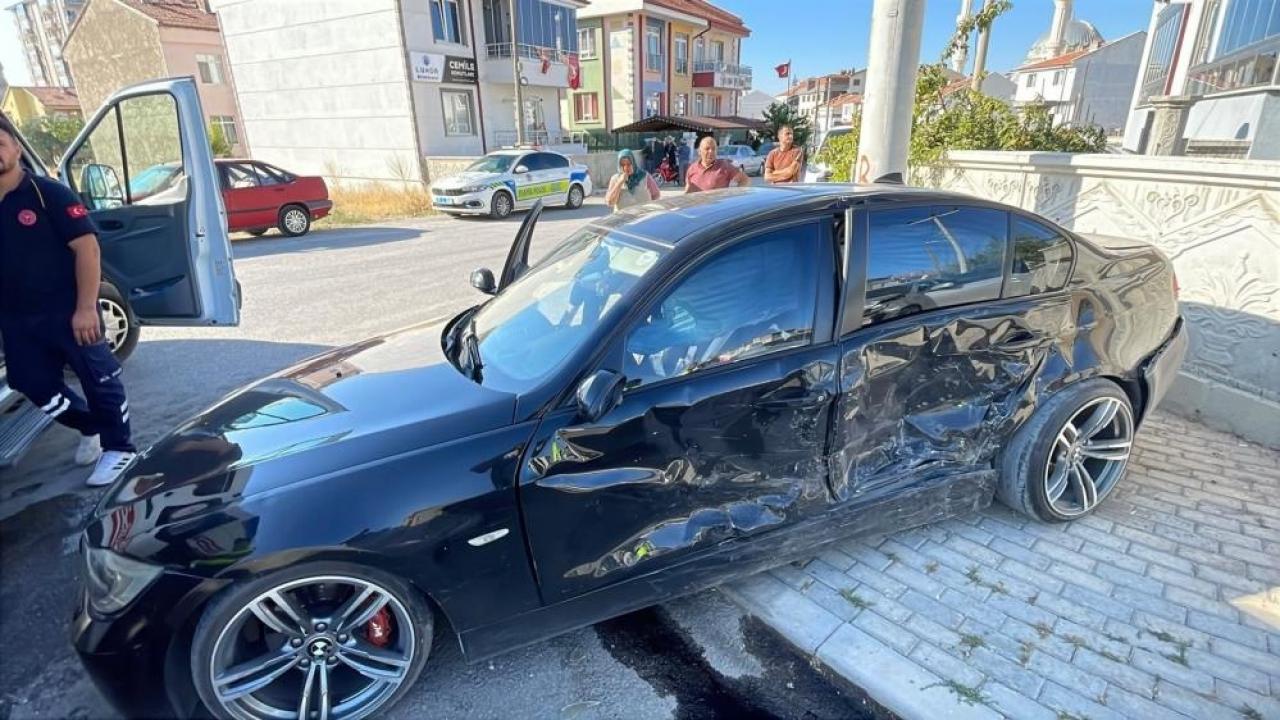 Karaman’da iki otomobil çarpıştı: 5 yaralı Karaman’da iki otomobil çarpıştı: 5 yaralı