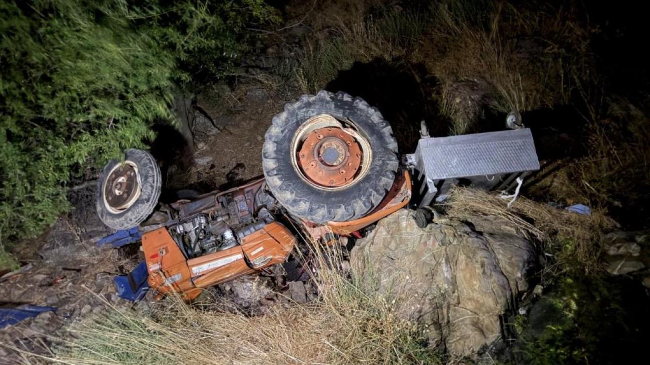 Osmaniye’de traktör dereye yuvarlandı: 2 ölü Osmaniye’de traktör dereye yuvarlandı: 2 ölü