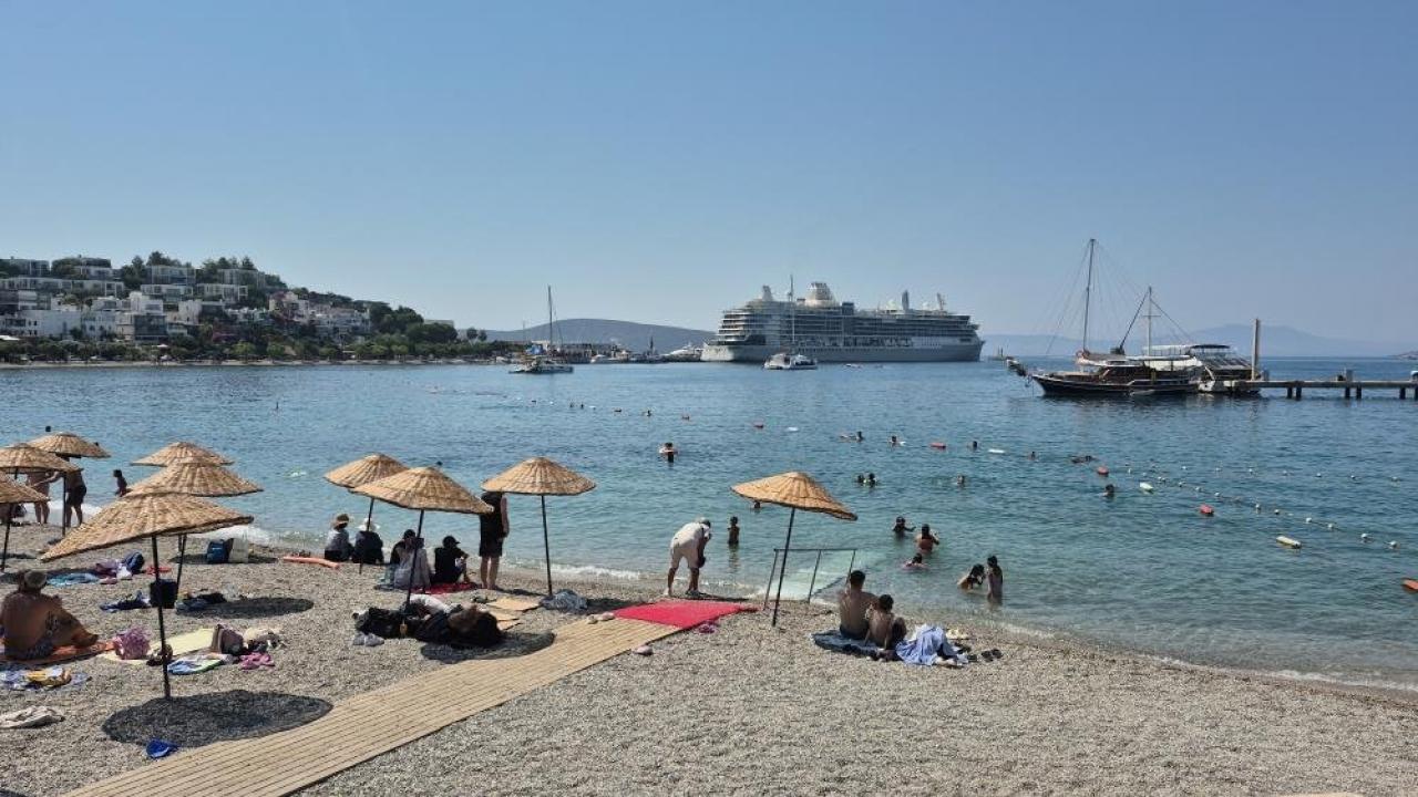Bodrum'a iki gemi ile 1144 yolcu geldi