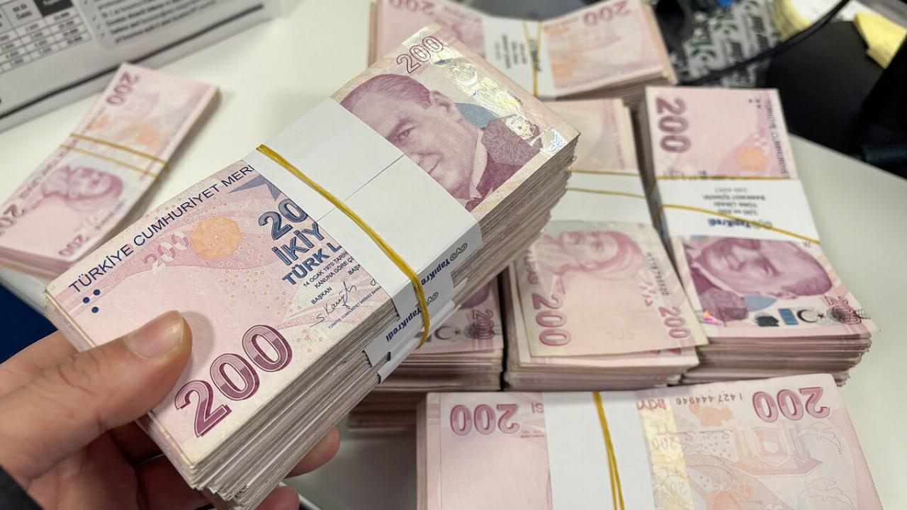 Hazine iki ihaleyle 79,1 milyar lira borçlandı!