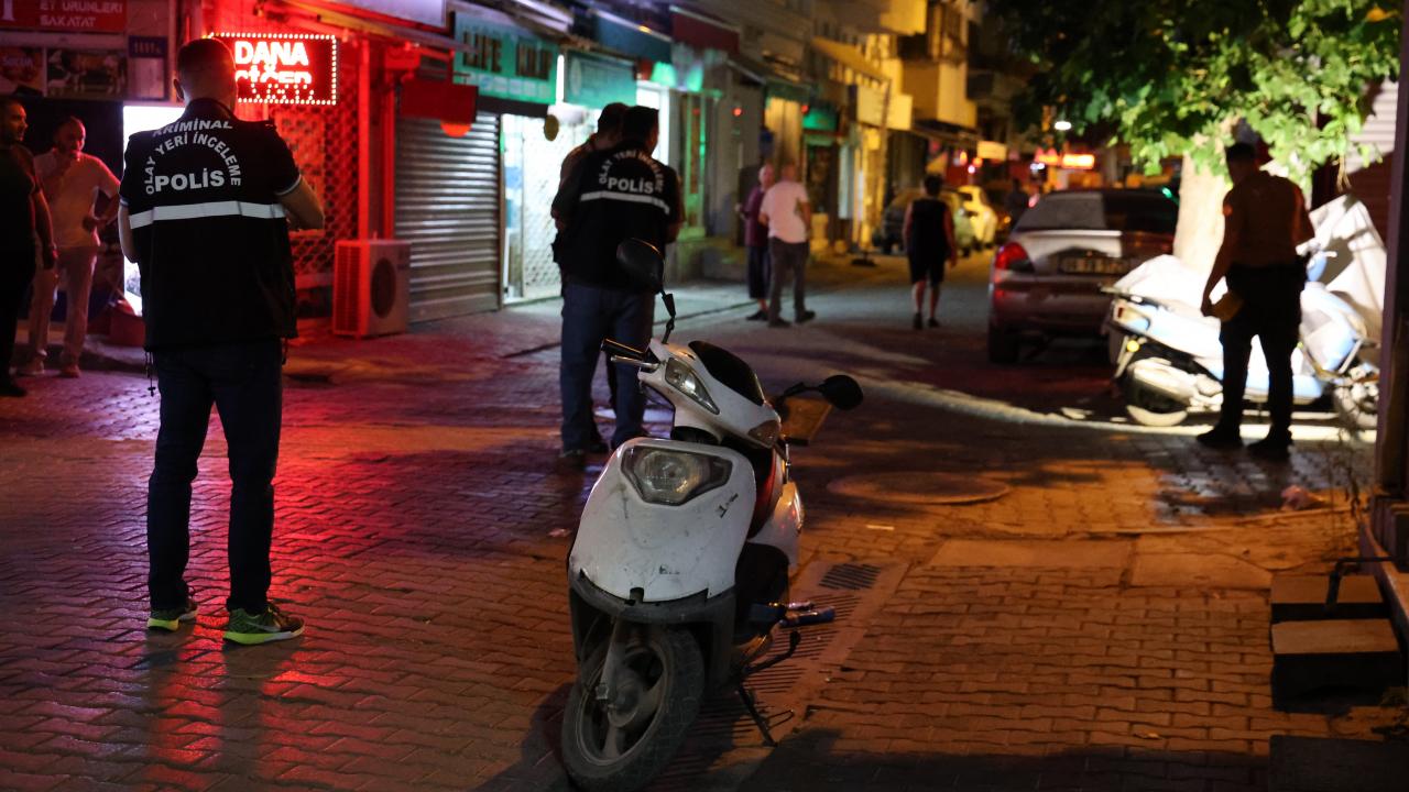 İzmir'de sokak ortasında silahlı çatışma: 5 yaralı