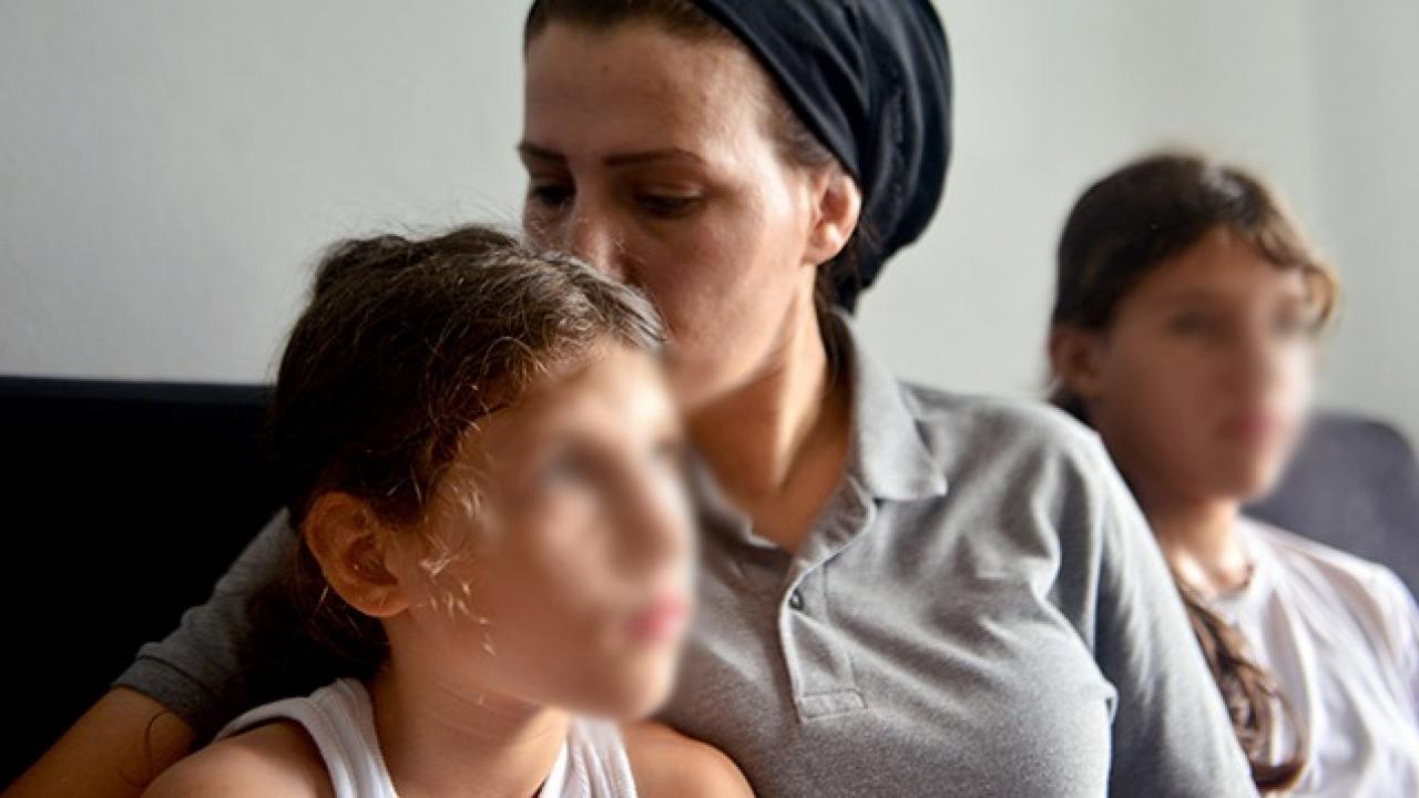 11 yaÅındaki AyÅegül 3 yıldır seslere hasret! Ailenin tek isteÄi var