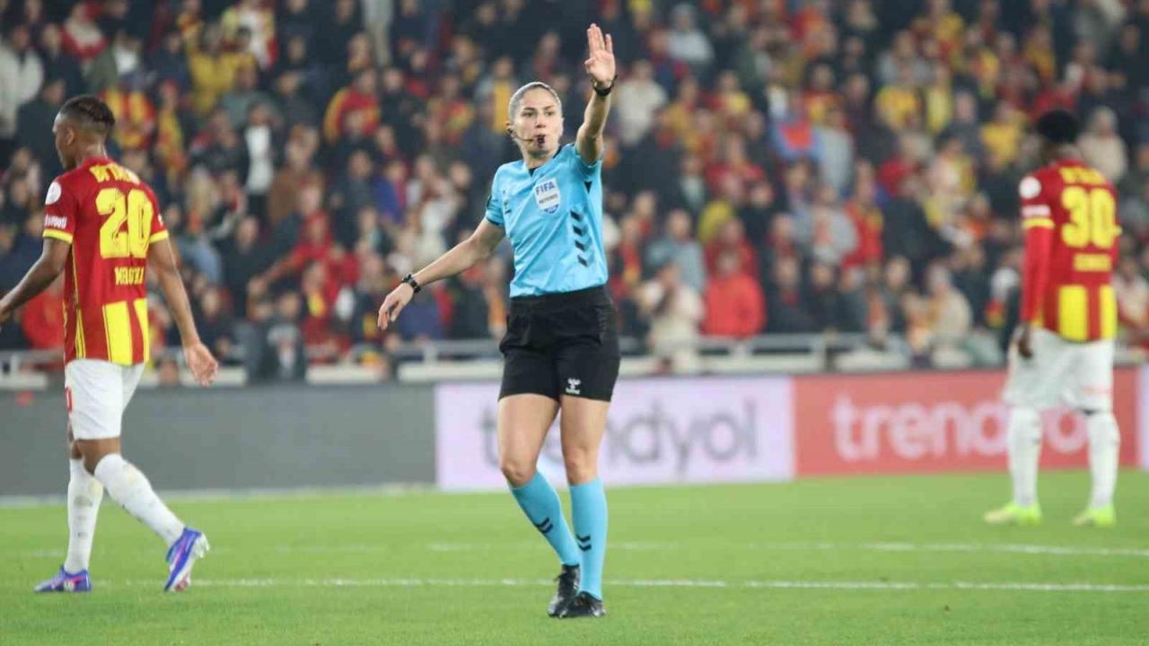 1. Lig'de 4. haftanın hakemleri açıklandı: 1 maçta kadın hakem düdük çalacak