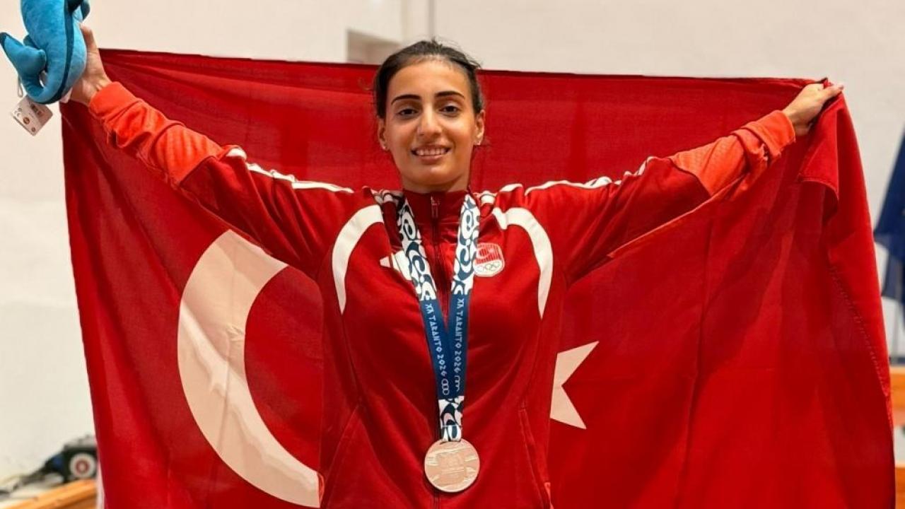 Altını 2 sayıyla kaçırdı! Bursa'nın gururundan Akdeniz Oyunları’nda gümüÅ madalya