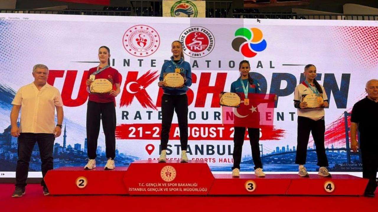 Bursa’nın genç karatecisi Åampiyon! Naz Kayadere’den altın madalya