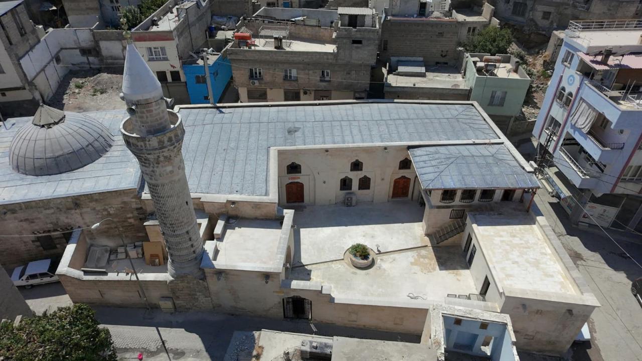 Depremde hasar gören iki tarihÃ® cami Mevlid Kandiliânde yeniden ibadete açılıyor
