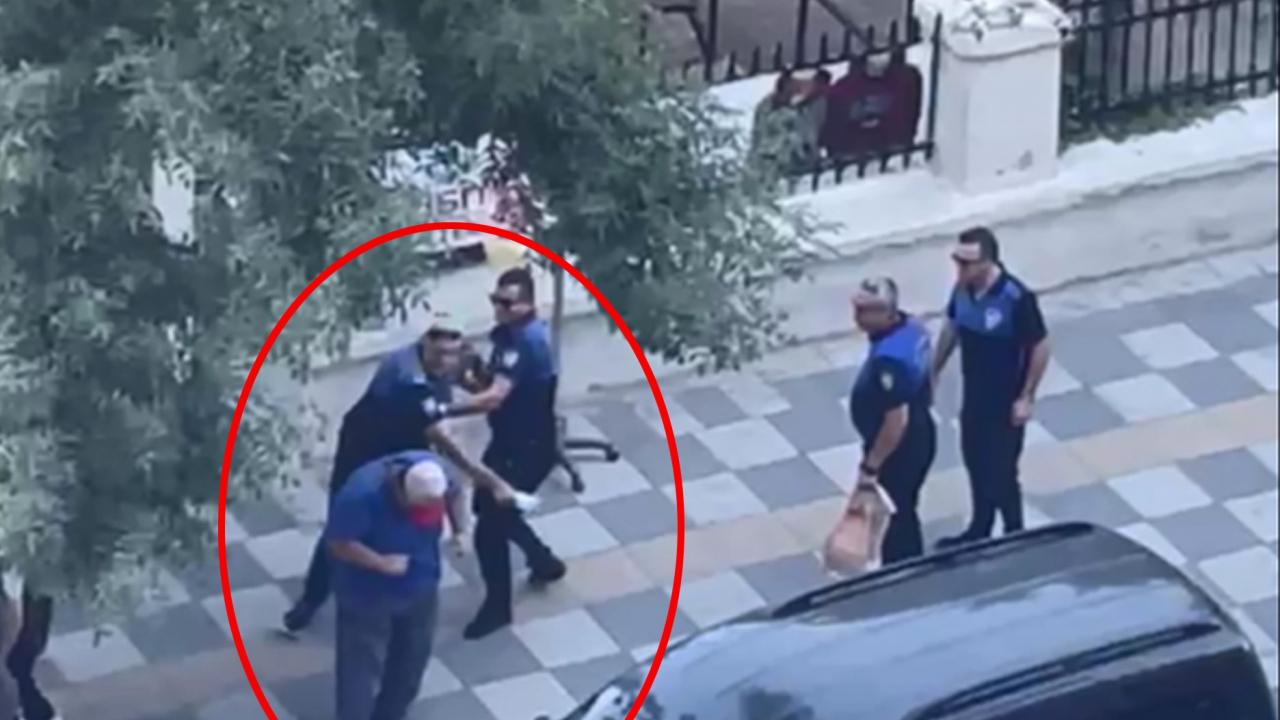 Engelli pamuk Åekerciye sokak ortasında zabıta dayaÄı: Görevden uzaklaÅtırıldı