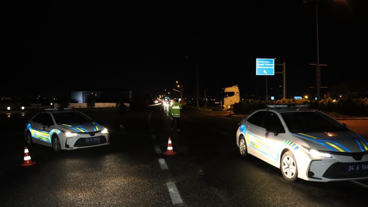 Erzincan-Sivas kara yolunda heyelan engeli