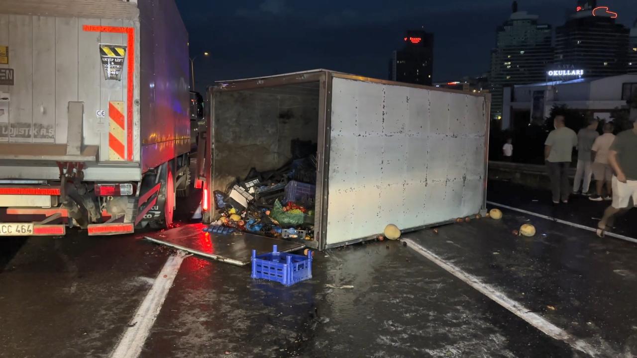 İstanbul'da saÄanak sonrası iki zincirleme kazada 10 kiÅi yaralandı