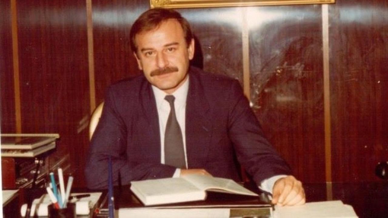 Eski CHP Genel BaÅkan Vekili Cevdet Selvi, hayatını kaybetti