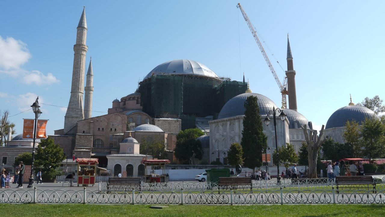 Fatih'in emanetinde tarihi seferberlik! Ayasofya'daki dev restorasyonda 3 etap tamamlandı