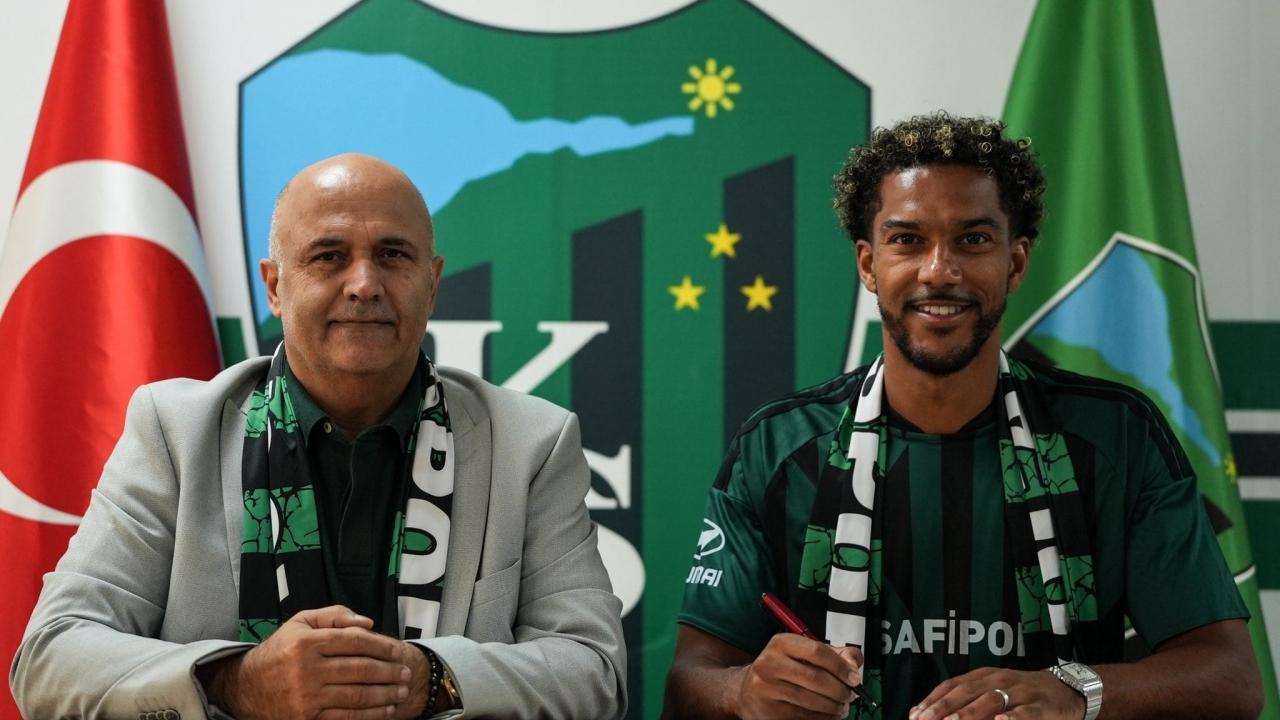 Fransız golcü Süper Lig ekibine imza attı