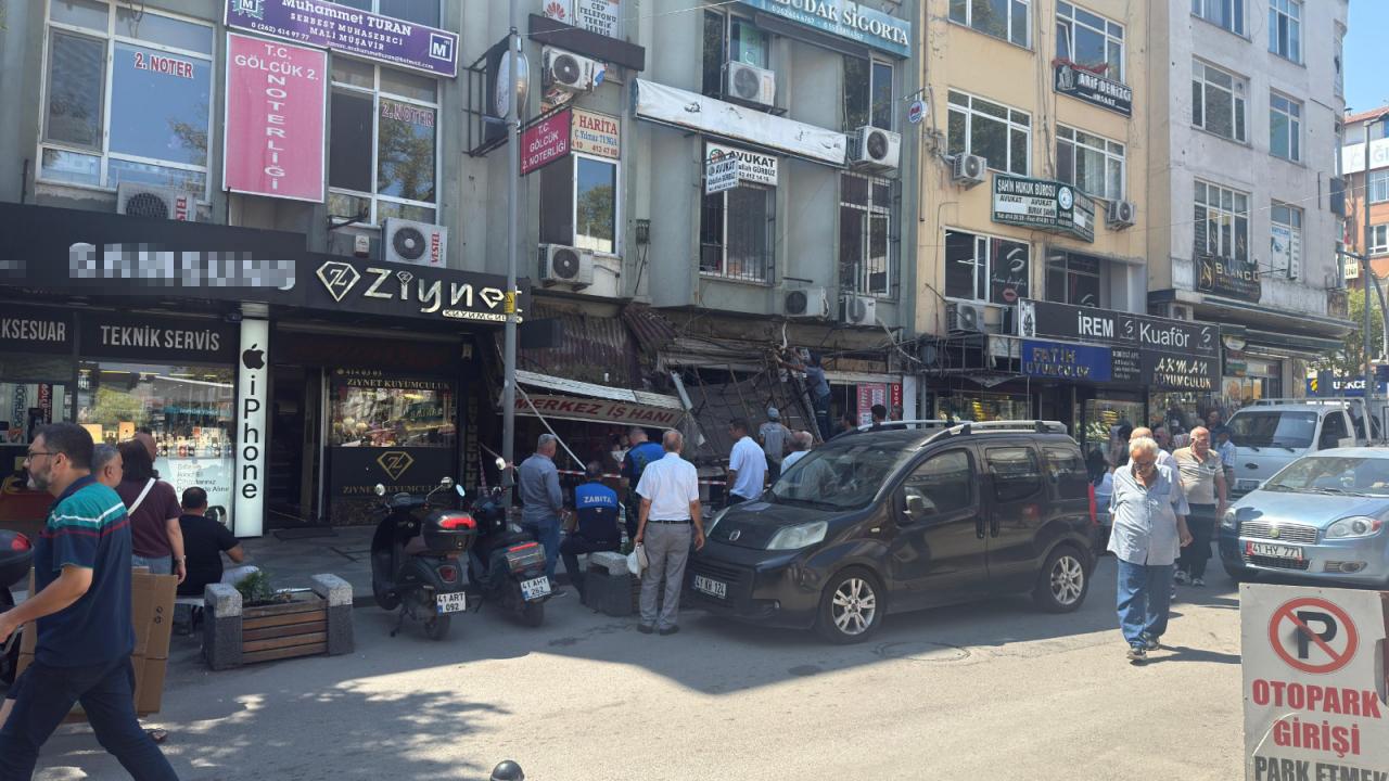 Gölcük'te klima montajı sırasında çökme: 2 usta yaralandı