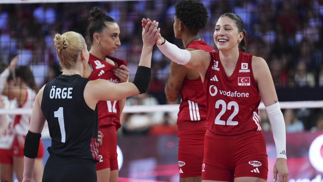 Kaybetsek de turladık! Filenin Sultanları son 16'da