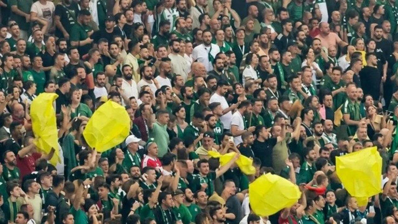 Kocaelispor-Amedspor maçında 'sarı torba' sallayan…