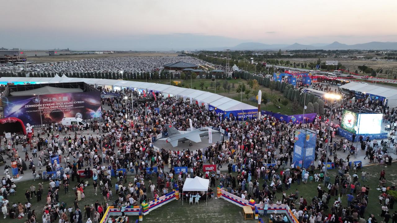 Konyaâda bilim Åöleni: Yüz binlerce kiÅi BilimFestâe akın etti