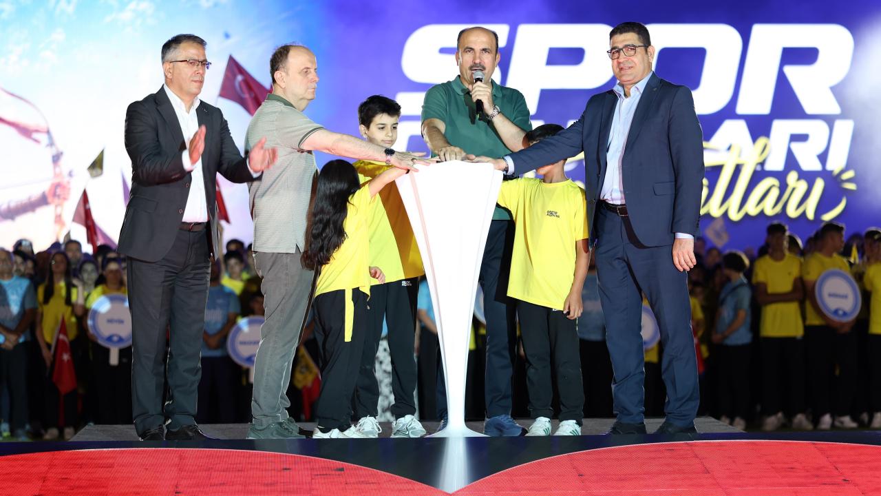 Konya’da spor Åöleni baÅladı! 28 ilçeden gençler madalya için yarıÅıyor