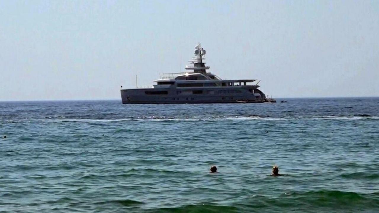 KuÅadası'na 250 milyon dolarlık mega yat demirlendi!