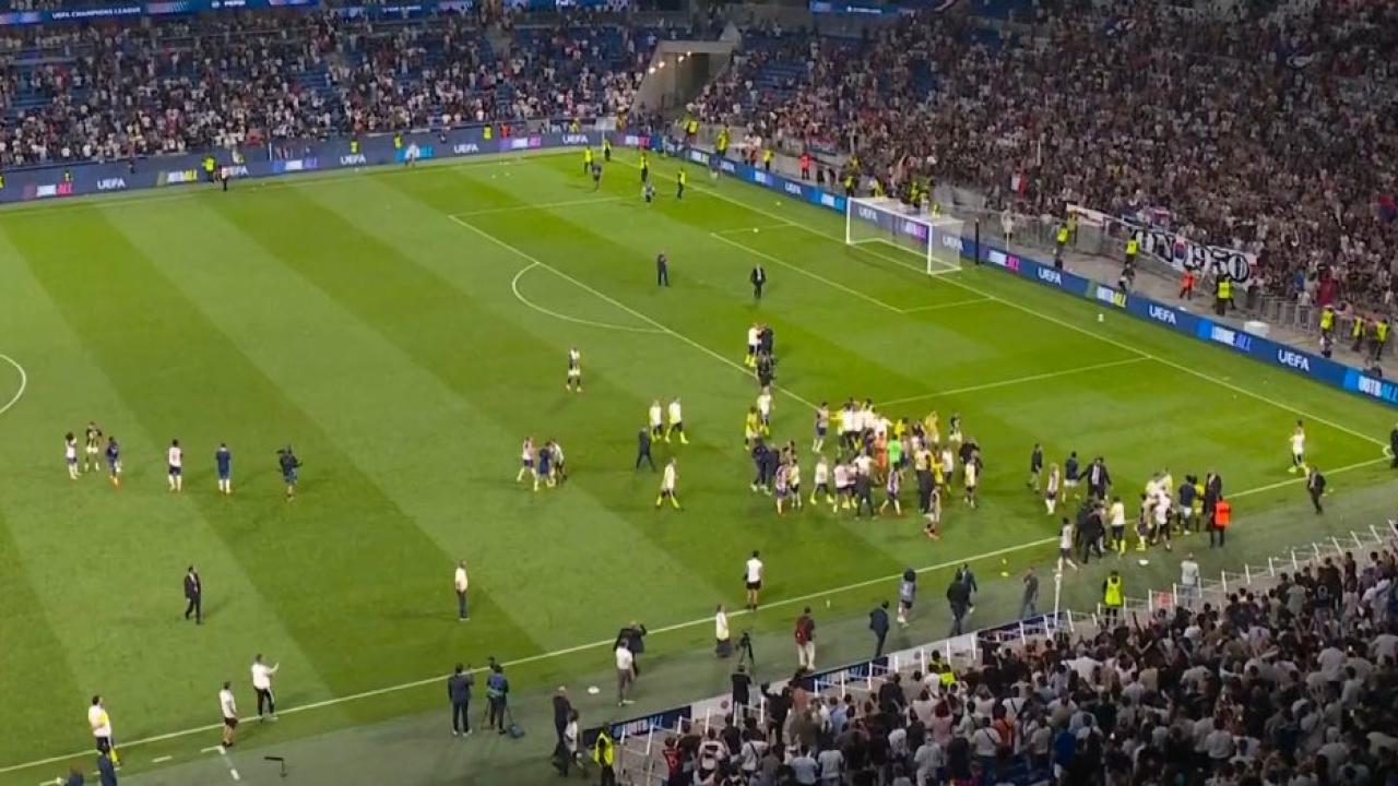 Maç sonu çirkin hareket! Lyonlu futbolcular Guendouzi'ye saldırdı