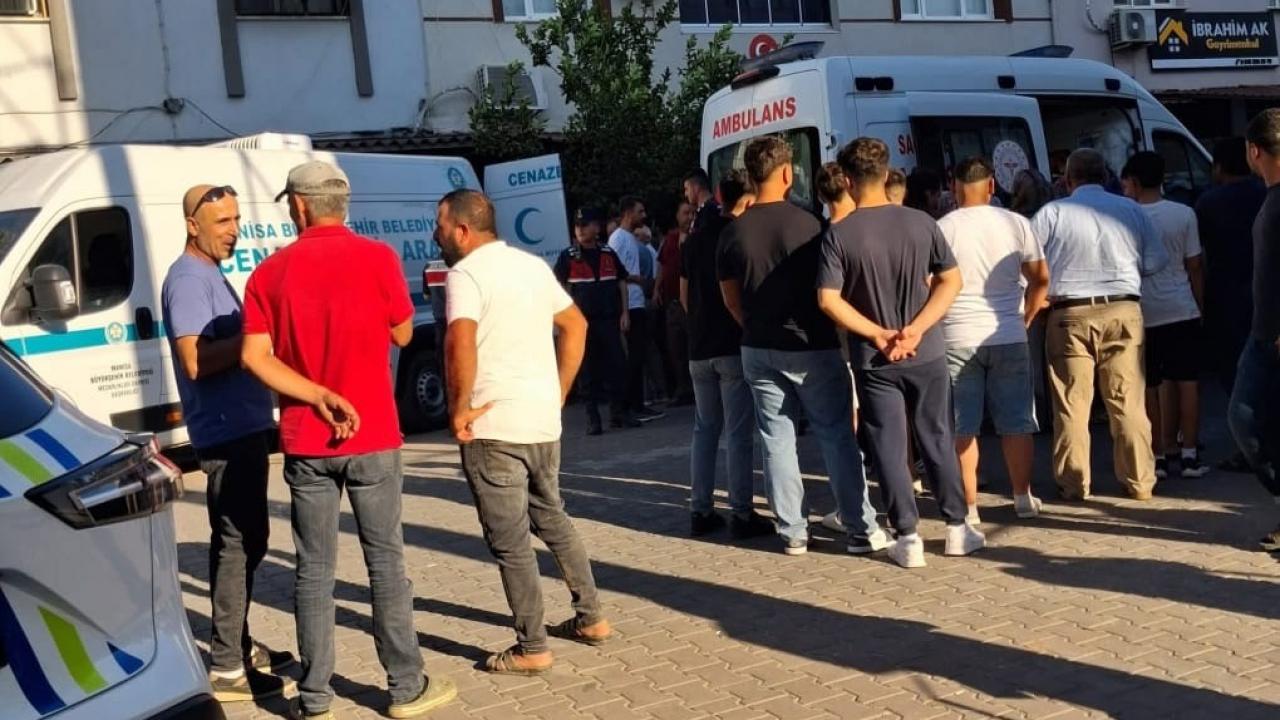 Manisa'da berber dükkanına silahlı saldırı: 2 ölü