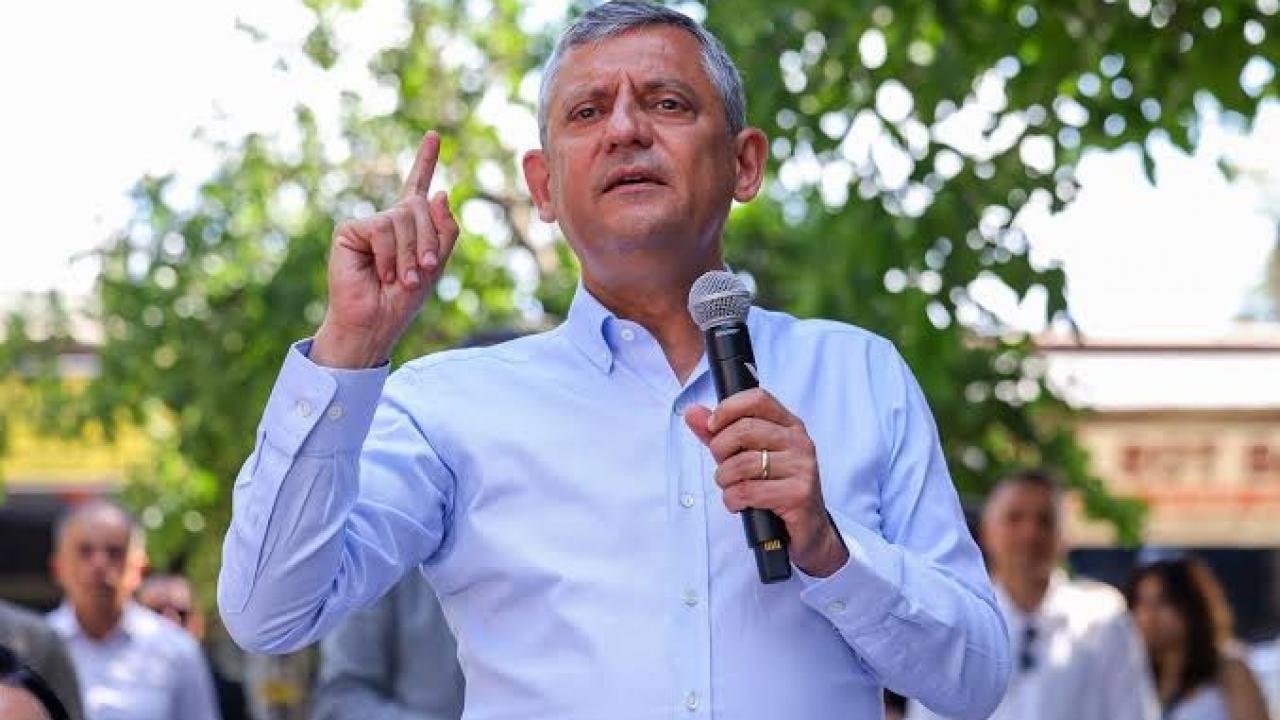 Ãzel vefa: Yeni Parti Marmarisâteki ilçe binasının açılıÅında Haluk Levent Åarkısı çaldı