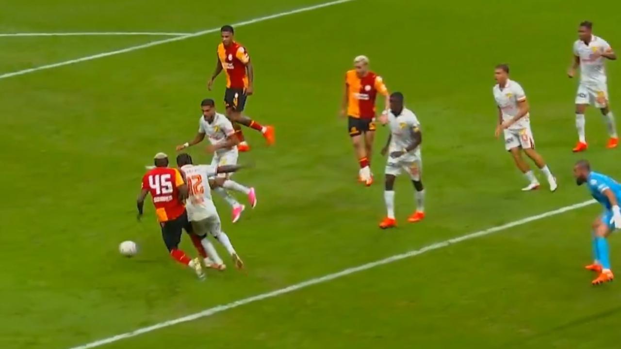 Rams Park'ta tartıÅmalı pozisyon! Galatasaray VAR'dan penaltı kazandı
