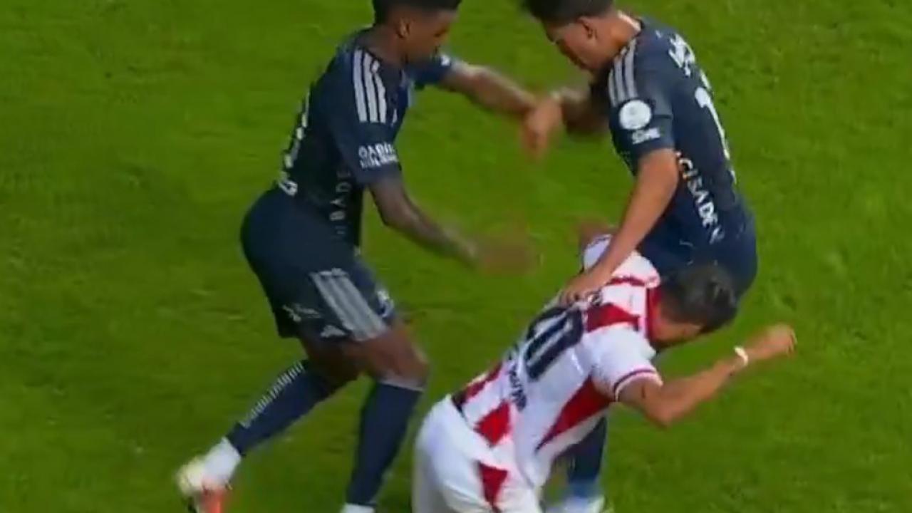 Samsun'da skandal pozisyonlar! Penaltı ve kırmızı kart itirazları var