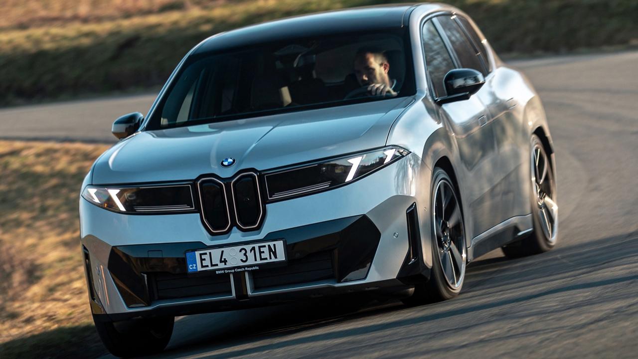 Yeni BMW iX3’ten menzil Åovu: Tek Åarjla İstanbu…