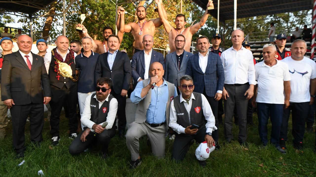 Tarihi Çardak YaÄlı Pehlivan GüreÅleri'nde baÅpehlivanlıÄı Feyzullah Aktürk kazandı