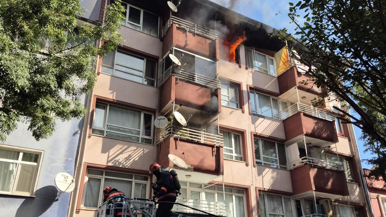 Sakaryaâda korkutan yangın! Anne ve 2 çocuÄu hastaneye kaldırıldı