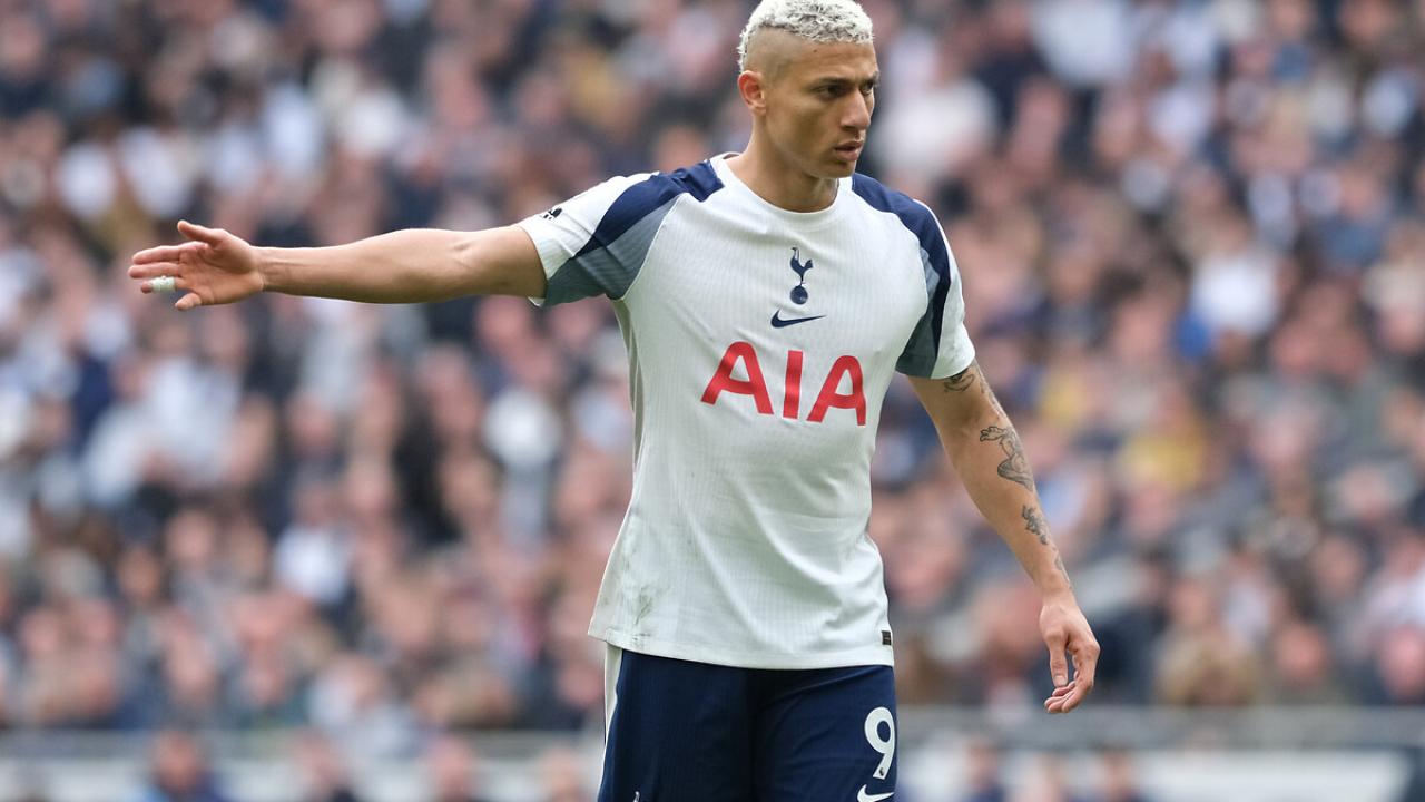 Dünya yıldızı adım adım Süper Lig devine! Kadroya alınmadı
