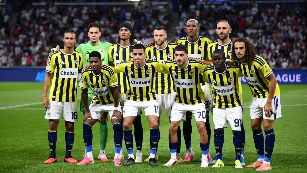 Fenerbahçe'de ayrılık! Yıldız futbolcu İstanbul'dan gitti