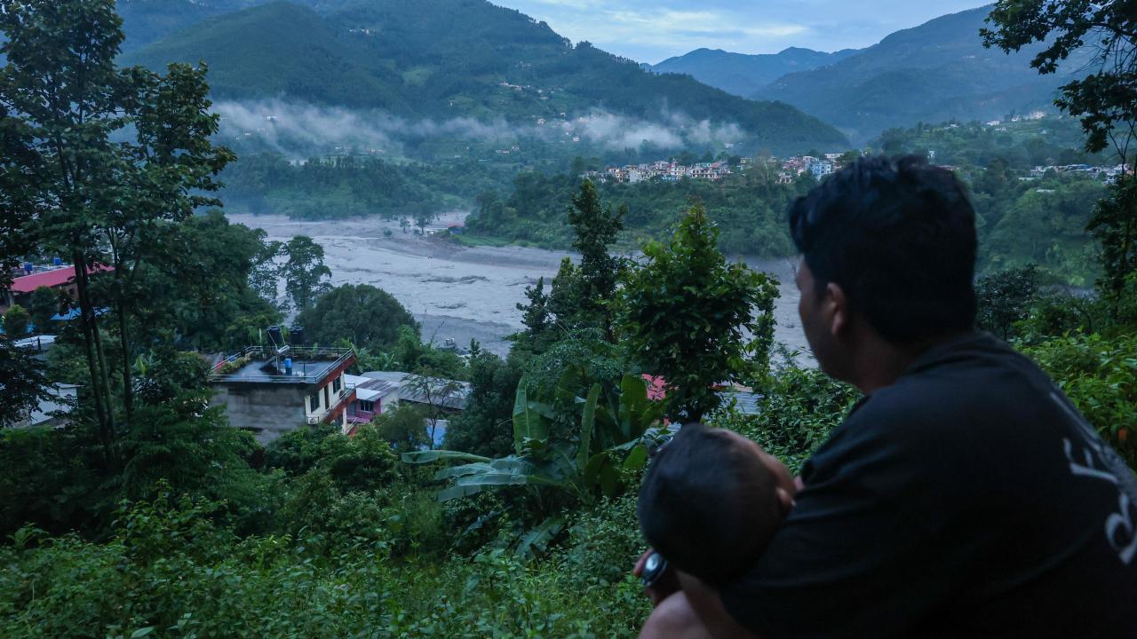 Nepal'i vuran felakette acı bilanço: Can kaybı arttı!