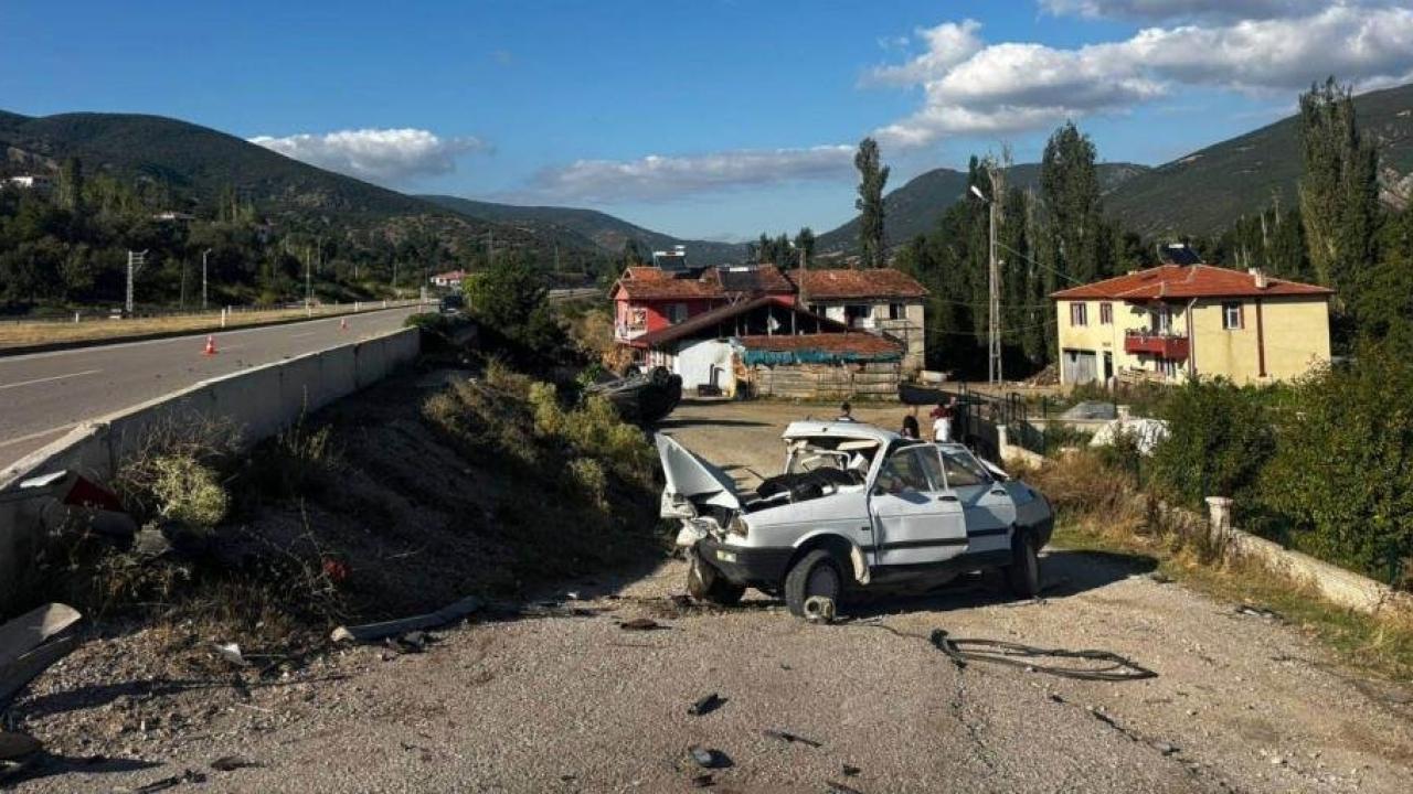 Tokat'ta iki otomobil çarpıÅtı: 1 ölü, 3 yaralı