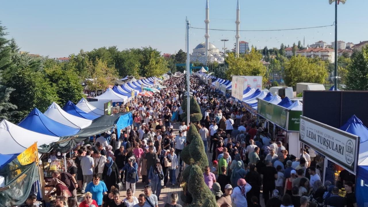 18.'si düzenlenen Çubuk Kültür ve Turşu Festivali Ankara'ya damga vurdu