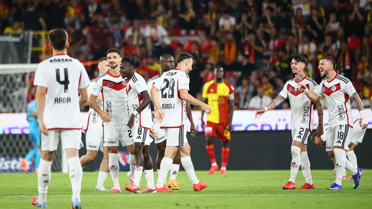 Gaziantep FK'dan ilk yarıda gol şov! Göztepe'yi İzmir'de darmadağın ettiler