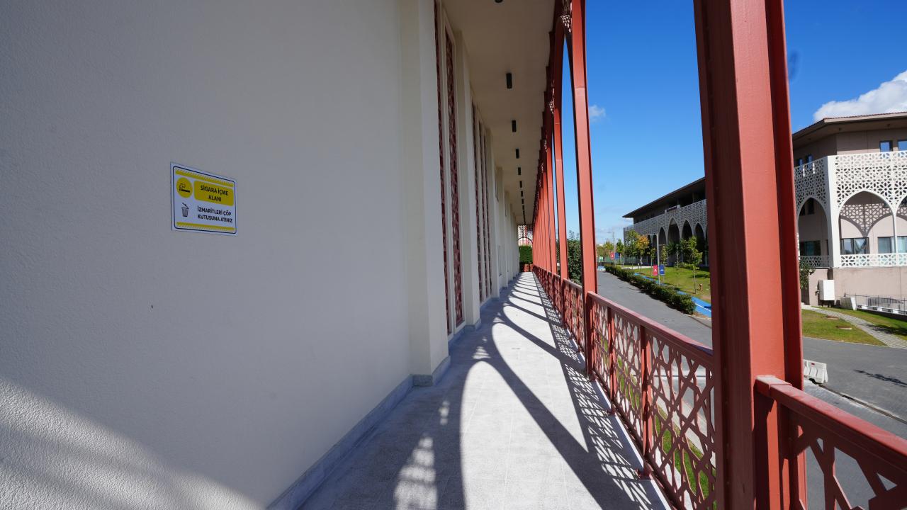 İbn Haldun Üniversitesi’nde sigara yasağı genişliyor: Kampüste yeni dönem