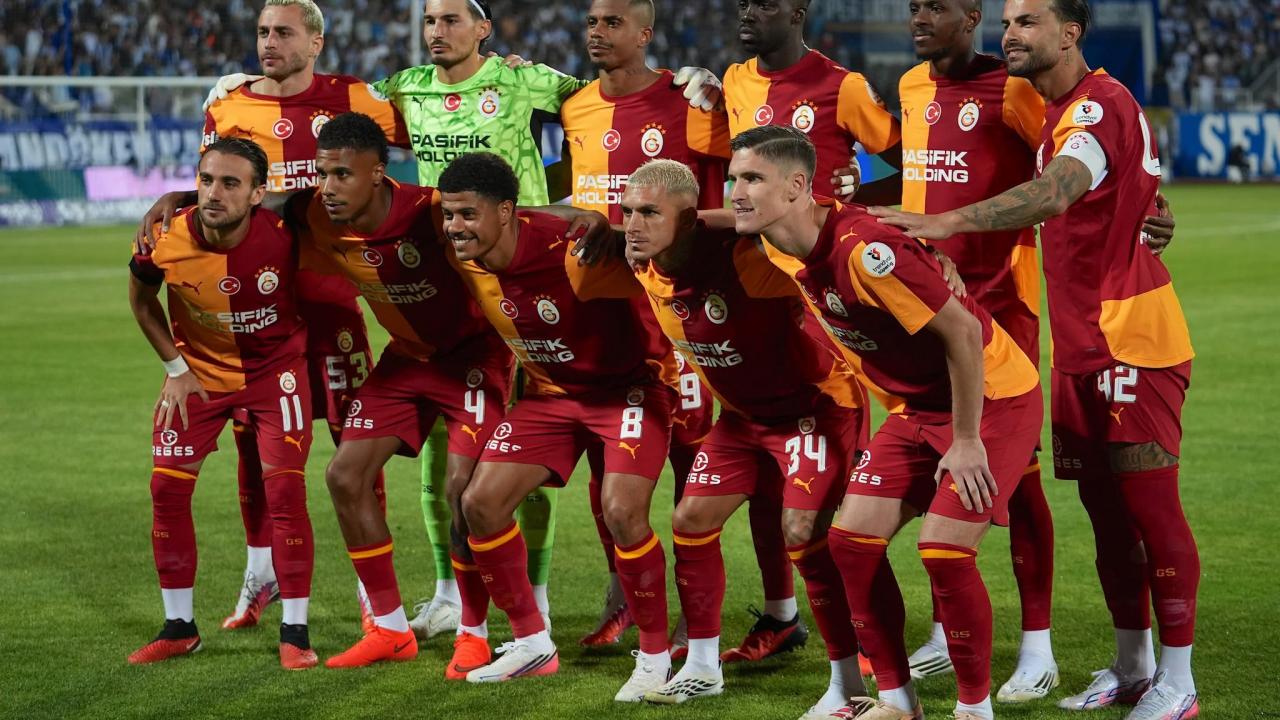 Galatasaray'da ayrılık! Okan Buruk yıldız ismin biletini kesti