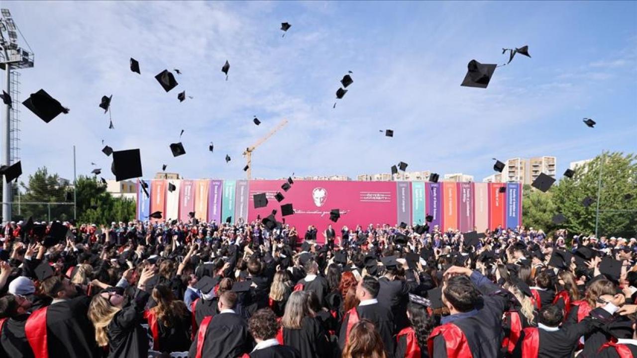 Üniversite öğrencisi bulunan ailelere 10 bin TL destek