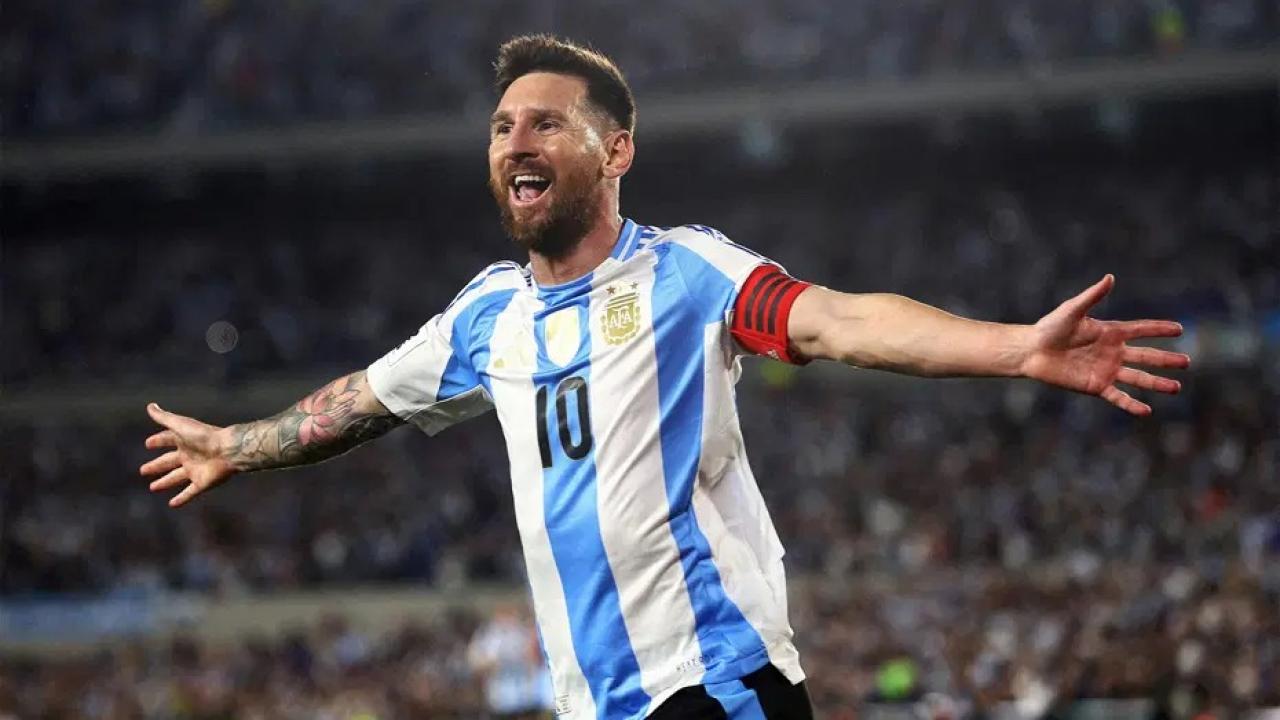 Lionel Messi, 105 yıllık tarihi takımı satın aldı