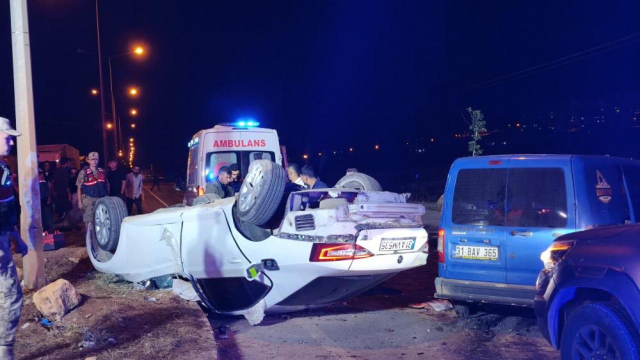 Kazada takla atan otomobil 2 tır sürücüsünün üzerine uçtu: 6 yaralı