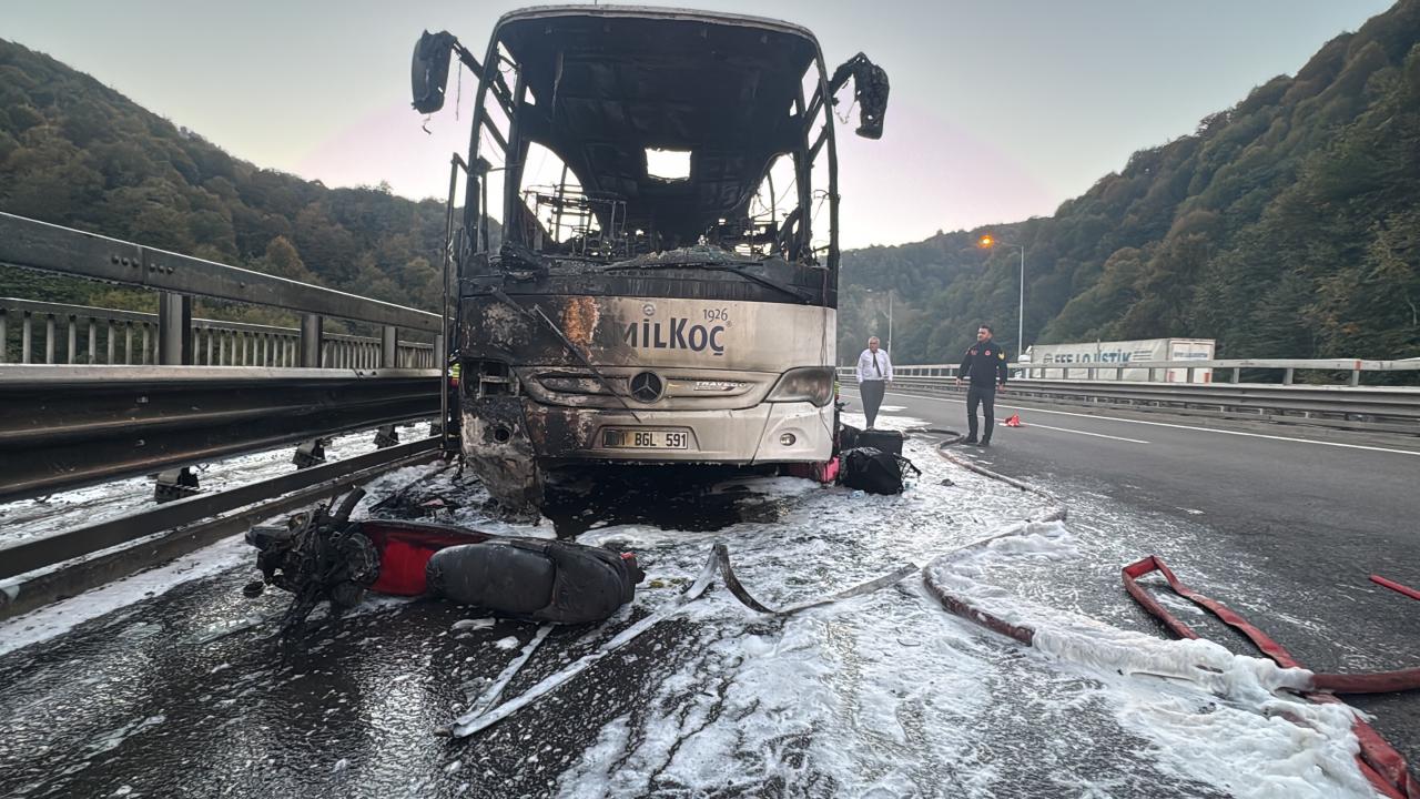 Seyir halindeki yolcu otobüsü alev alev yandı - Haber 7 GÜNCEL
