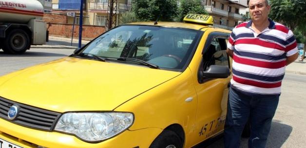 Taksici, şehit ailelerinden ücret almıyor