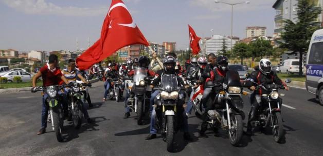 Motosiklet tutkunları terörü protesto etti