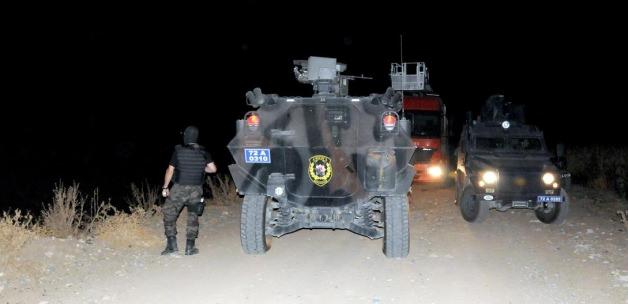 Otomobildeki bombalar güvenlik güçlerince infilak ettirildi