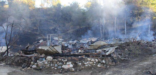 Bolu'da ev ve ahır yangını